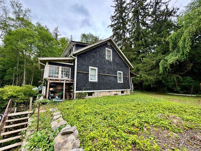 210 Seven Bridges Road A, Mount Kisco, NY 10549