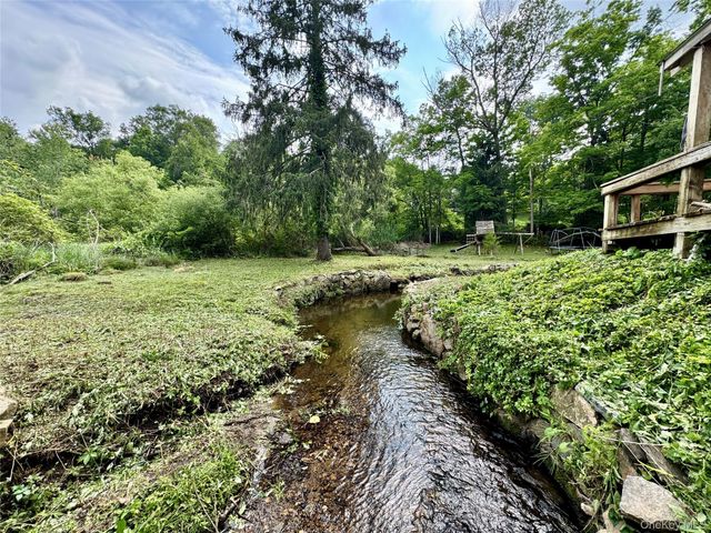 210 Seven Bridges Road A, Mount Kisco, NY 10549