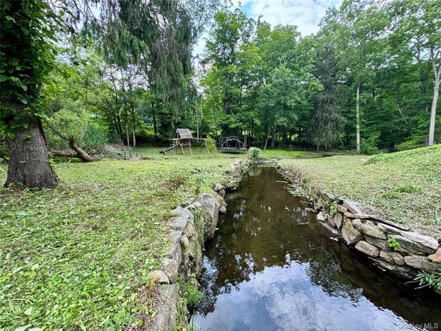 210 Seven Bridges Road A, Mount Kisco, NY 10549