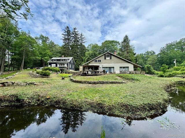 210 Seven Bridges Road A, Mount Kisco, NY 10549