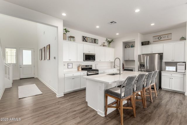 3914 W SERPENTINE Drive, San Tan Valley, AZ 85144