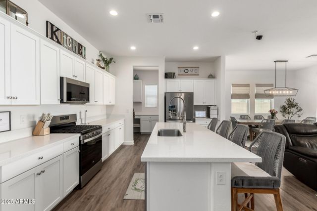 3914 W SERPENTINE Drive, San Tan Valley, AZ 85144