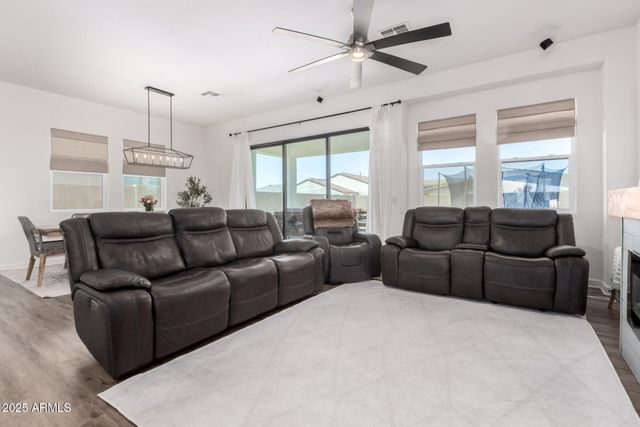 3914 W SERPENTINE Drive, San Tan Valley, AZ 85144