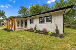 210 S Duchesne Drive, St Charles, MO 63301