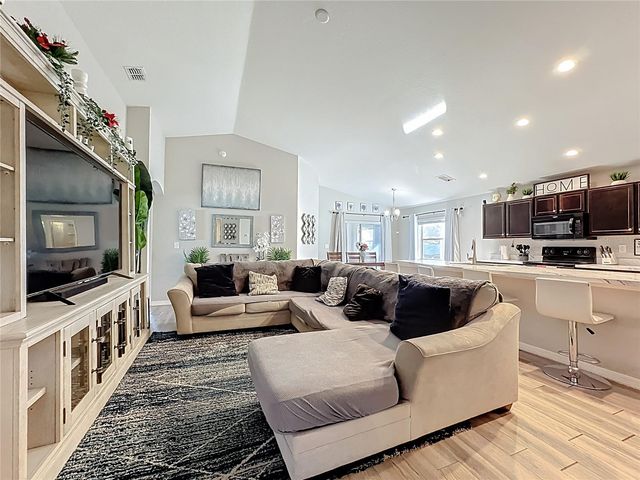 389 ST GEORGES CIRCLE, Eagle Lake, FL 33839