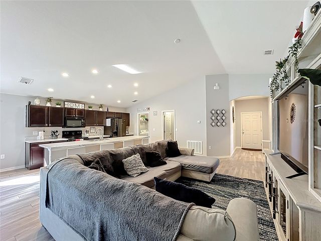 389 ST GEORGES CIRCLE, Eagle Lake, FL 33839