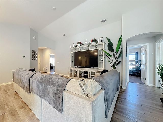 389 ST GEORGES CIRCLE, Eagle Lake, FL 33839