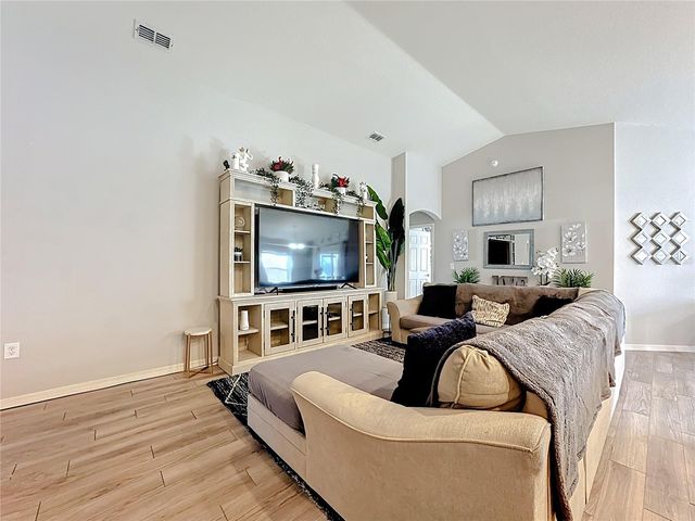 389 ST GEORGES CIRCLE, Eagle Lake, FL 33839