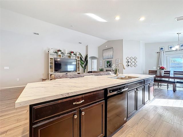 389 ST GEORGES CIRCLE, Eagle Lake, FL 33839