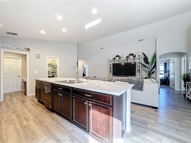 389 ST GEORGES CIRCLE, Eagle Lake, FL 33839