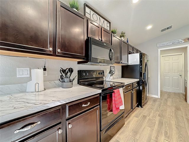 389 ST GEORGES CIRCLE, Eagle Lake, FL 33839