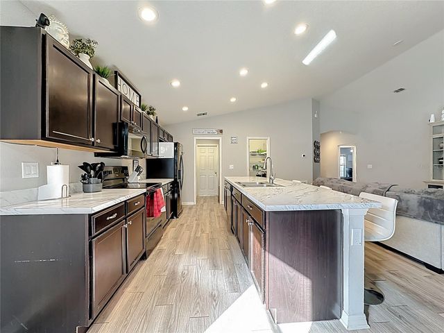 389 ST GEORGES CIRCLE, Eagle Lake, FL 33839