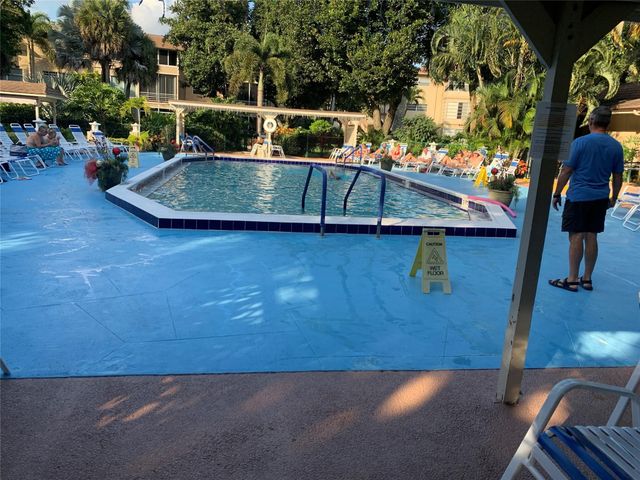 3430 NW 52nd Avenue 308, Lauderdale Lakes, FL 33319