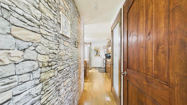 4020 N BALLARD ROAD, Appleton, WI 54913