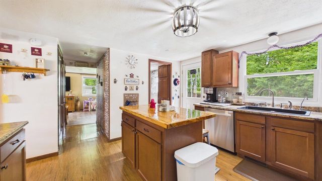 4020 N BALLARD ROAD, Appleton, WI 54913