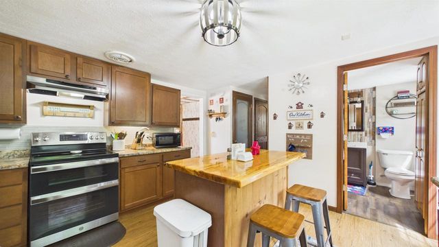 4020 N BALLARD ROAD, Appleton, WI 54913