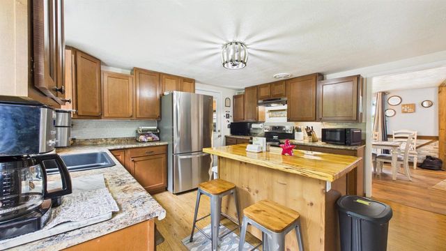 4020 N BALLARD ROAD, Appleton, WI 54913