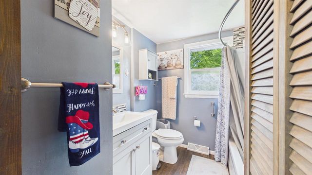 4020 N BALLARD ROAD, Appleton, WI 54913