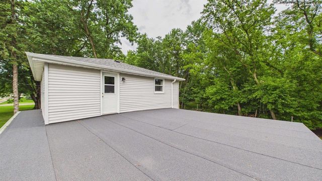 4020 N BALLARD ROAD, Appleton, WI 54913