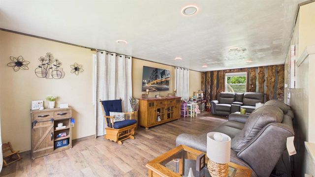 4020 N BALLARD ROAD, Appleton, WI 54913