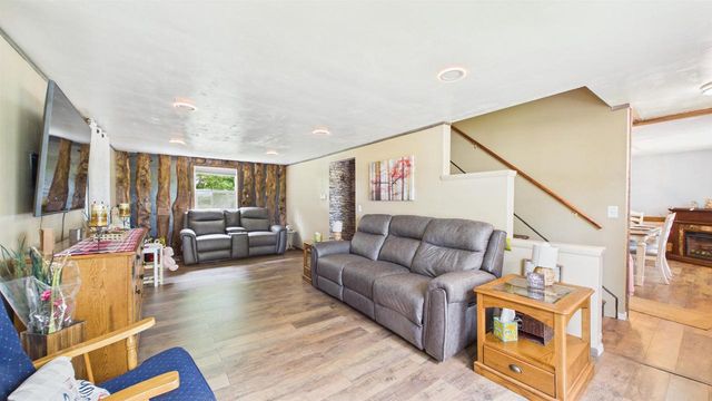 4020 N BALLARD ROAD, Appleton, WI 54913
