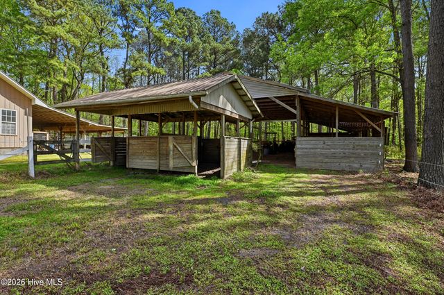 2639 Nc Highway 211, Clarkton, NC 28433