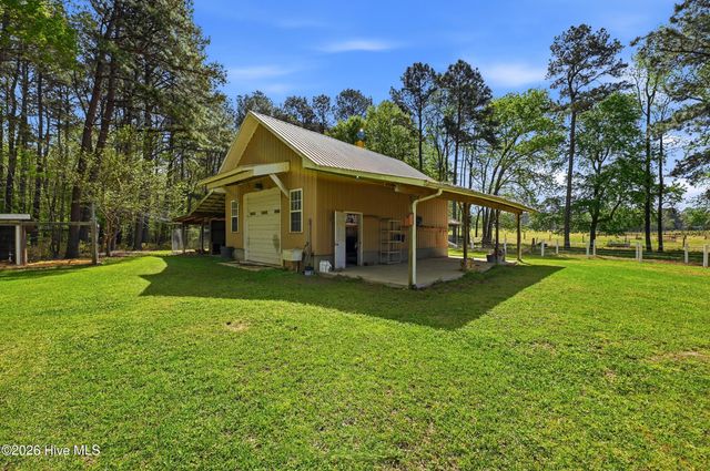 2639 Nc Highway 211, Clarkton, NC 28433