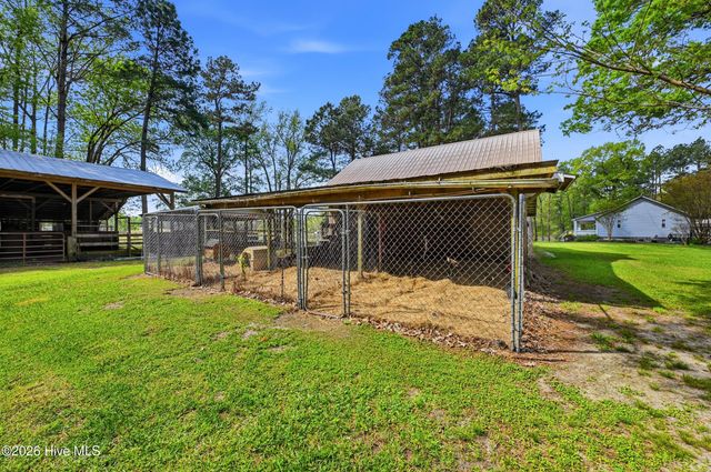 2639 Nc Highway 211, Clarkton, NC 28433