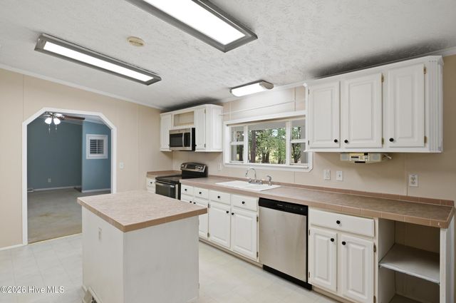 2639 Nc Highway 211, Clarkton, NC 28433