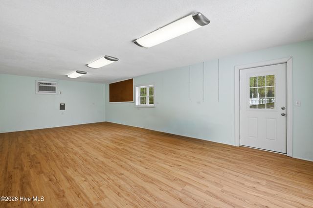 2639 Nc Highway 211, Clarkton, NC 28433