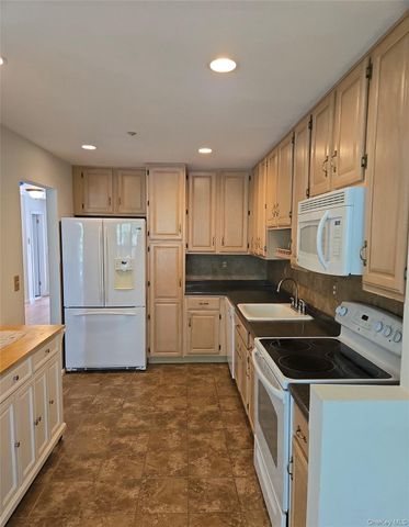 1506 Pondcrest Lane, White Plains, NY 10607