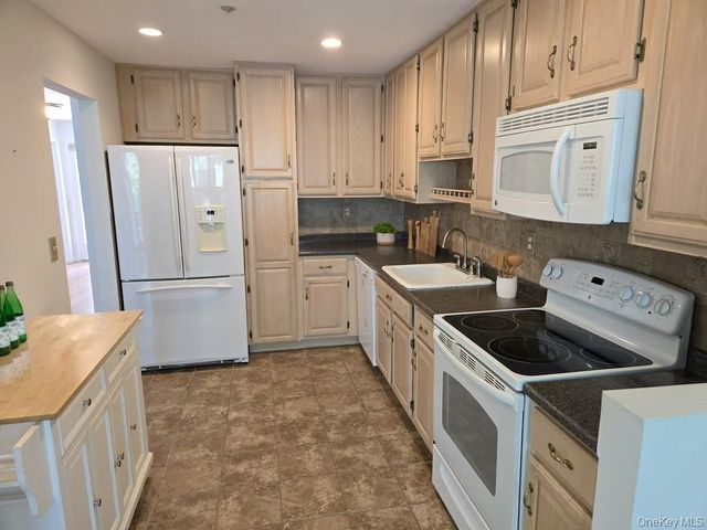 1506 Pondcrest Lane, White Plains, NY 10607
