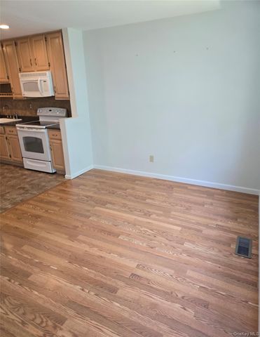1506 Pondcrest Lane, White Plains, NY 10607