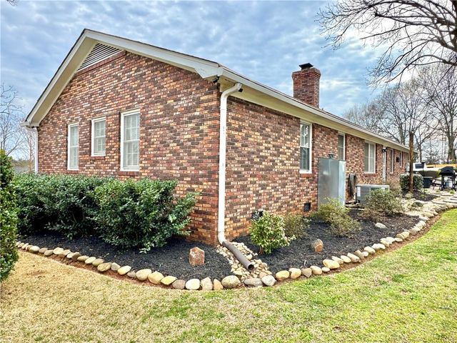 104 Lark Lane, Anderson, SC 29625