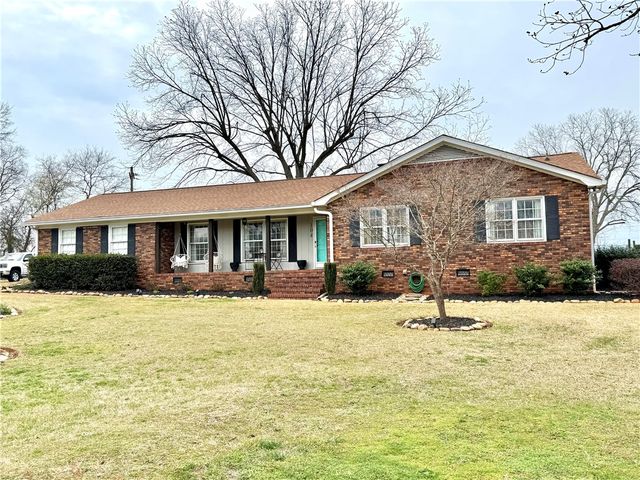 104 Lark Lane, Anderson, SC 29625