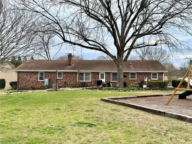 104 Lark Lane, Anderson, SC 29625