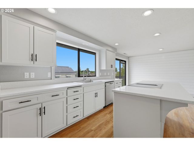 2069 FLAG STONE Ct N, Keizer, OR 97303