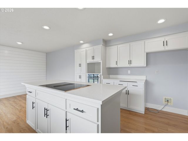 2069 FLAG STONE Ct N, Keizer, OR 97303