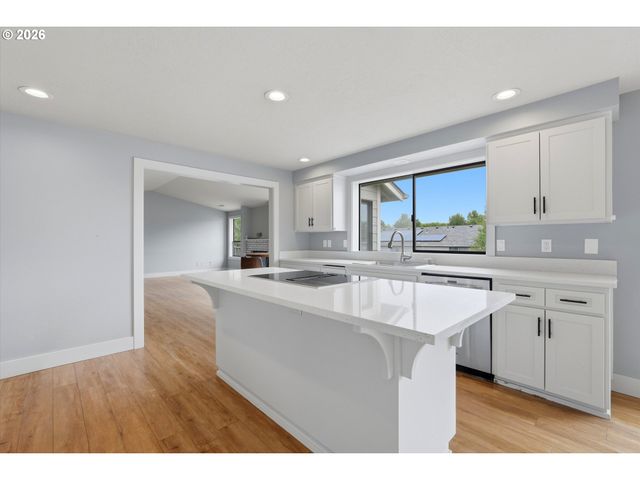 2069 FLAG STONE Ct N, Keizer, OR 97303