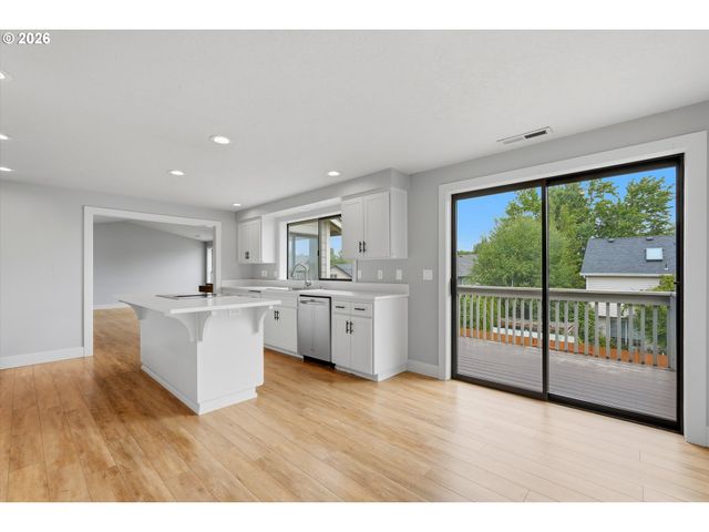 2069 FLAG STONE Ct N, Keizer, OR 97303