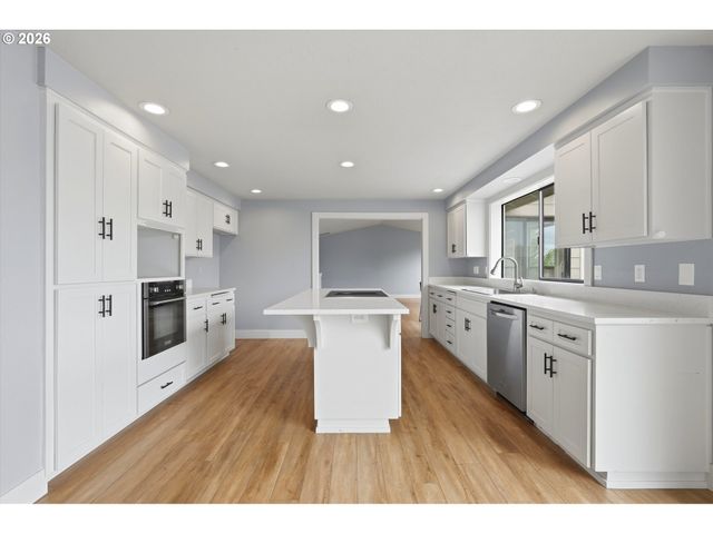 2069 FLAG STONE Ct N, Keizer, OR 97303