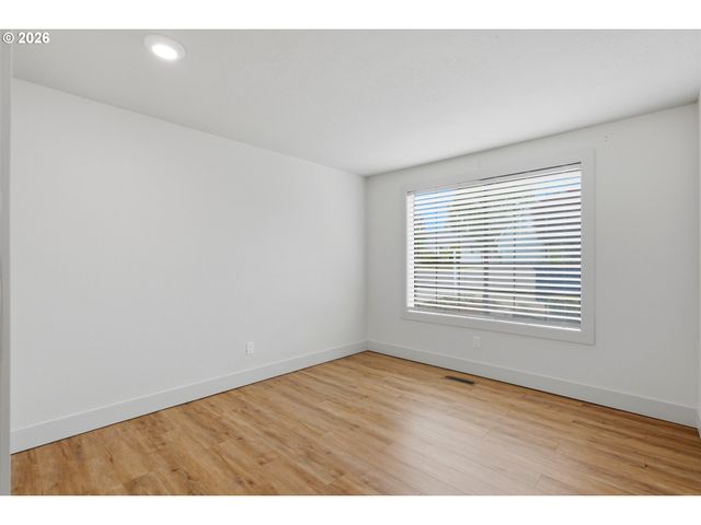 2069 FLAG STONE Ct N, Keizer, OR 97303
