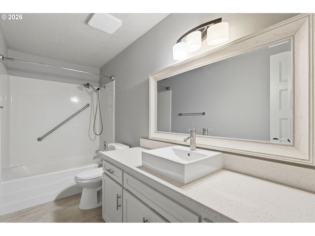 2069 FLAG STONE Ct N, Keizer, OR 97303