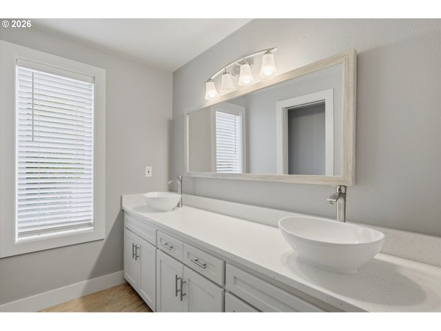 2069 FLAG STONE Ct N, Keizer, OR 97303