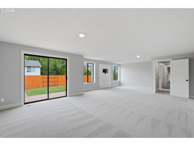 2069 FLAG STONE Ct N, Keizer, OR 97303