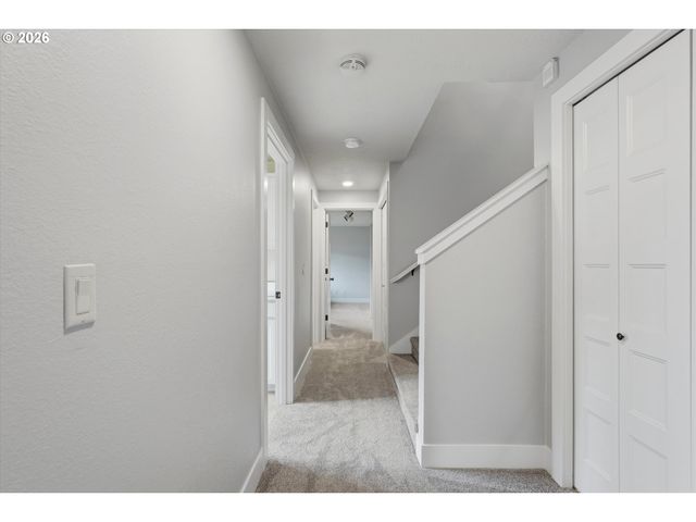 2069 FLAG STONE Ct N, Keizer, OR 97303