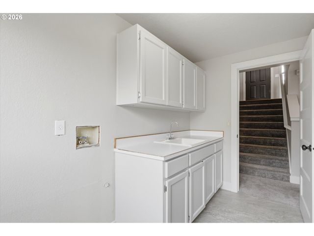 2069 FLAG STONE Ct N, Keizer, OR 97303