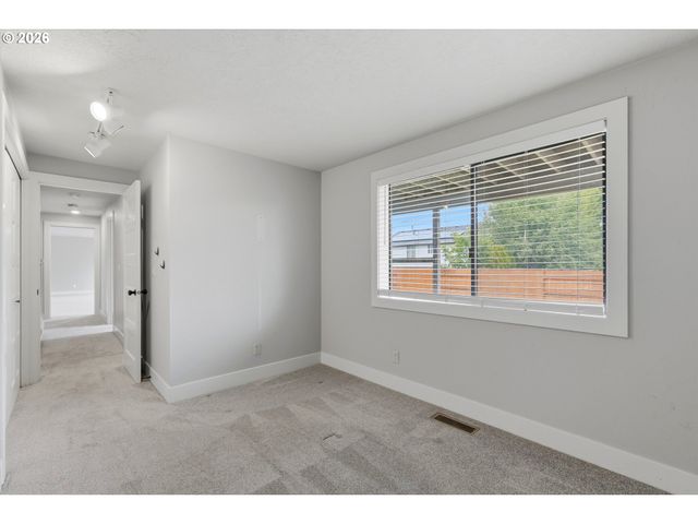 2069 FLAG STONE Ct N, Keizer, OR 97303