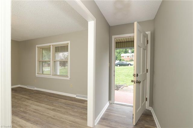 429 Mendenhall Drive, Winston-salem, NC 27127