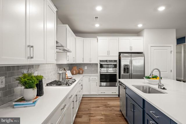 825 HORSESHOE FALLS DR, Newark, DE 19702